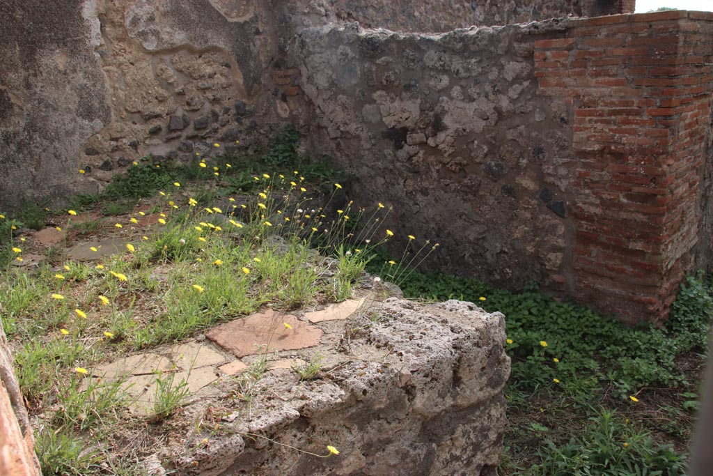 VIII.2.33 Pompeii. October 2023. Room on east side of entrance doorway. Photo courtesy of Klaus Heese.

