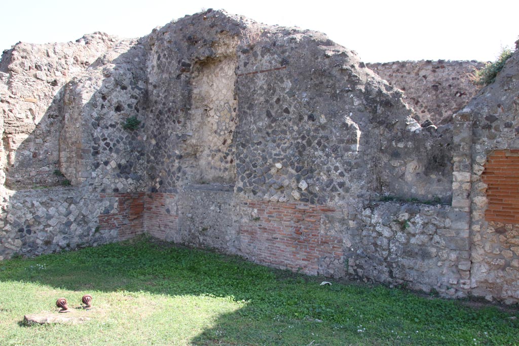 VIII.3.1 Pompeii. October 2023. Looking towards south-east corner, with three niches/recesses. Photo courtesy of Klaus Heese.