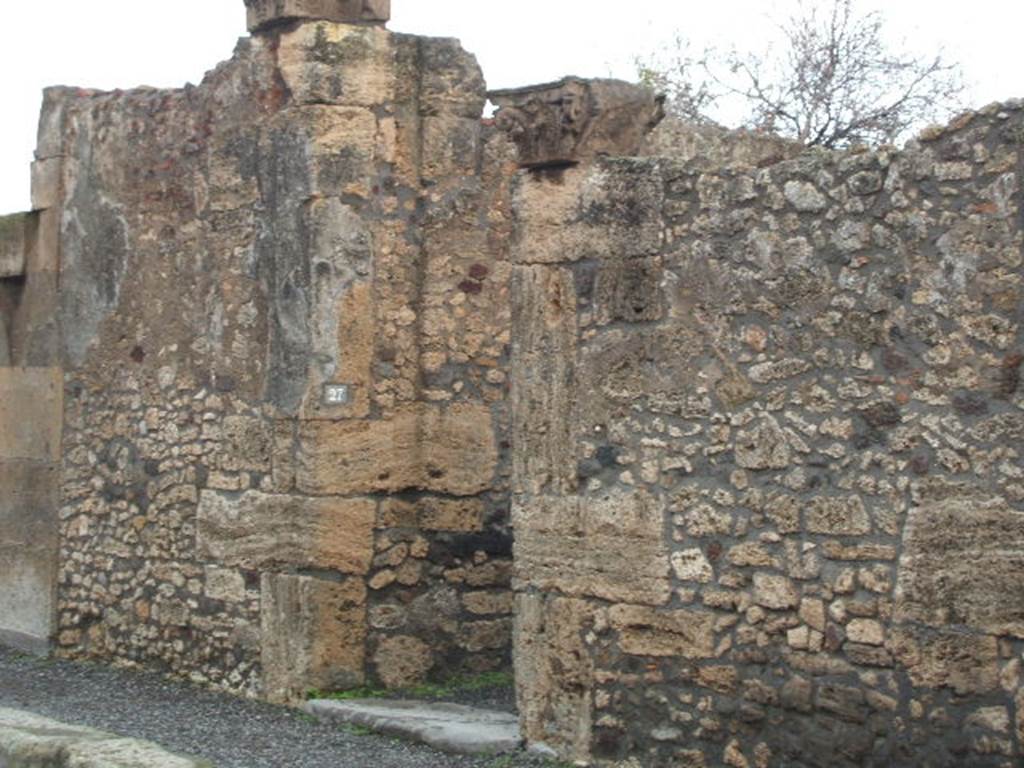 VIII.3.27 Pompeii.  December 2004.  Entrance.