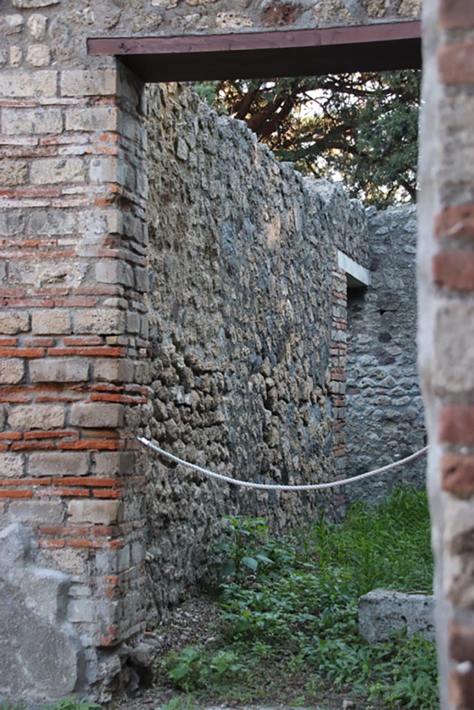 VIII.5.37 Pompeii. October 2022. 
Doorway to room 2 on east side of atrium, looking along north wall. Photo courtesy of Klaus Heese. 
