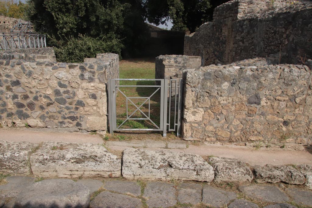 VIII.6.4 Pompeii. October 2023. Looking north towards entrance doorway. Photo courtesy of Klaus Heese.