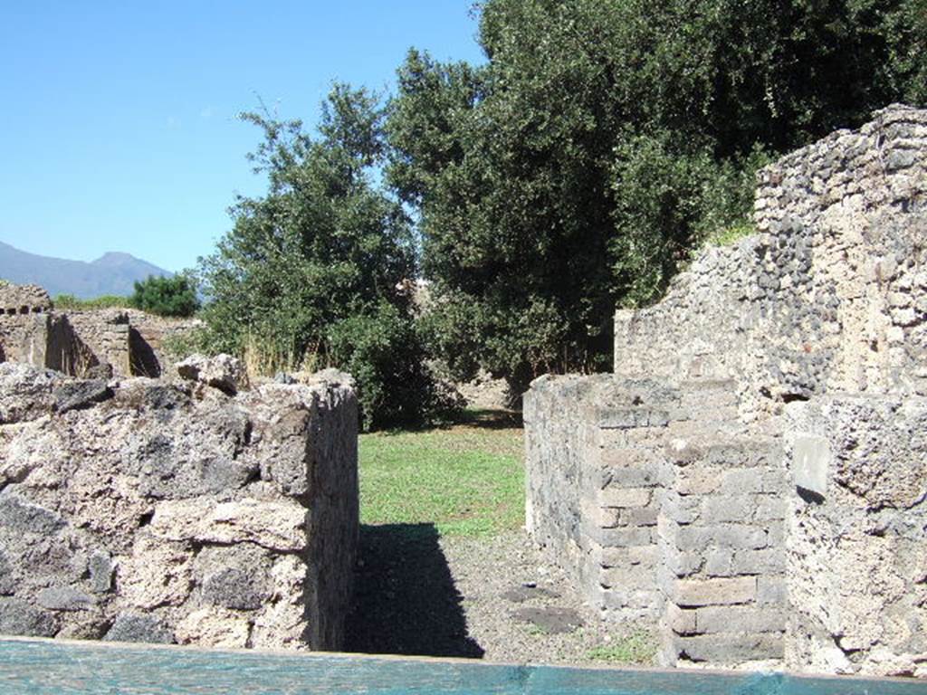 VIII.6.4 Pompeii. September 2005. Entrance, looking north.