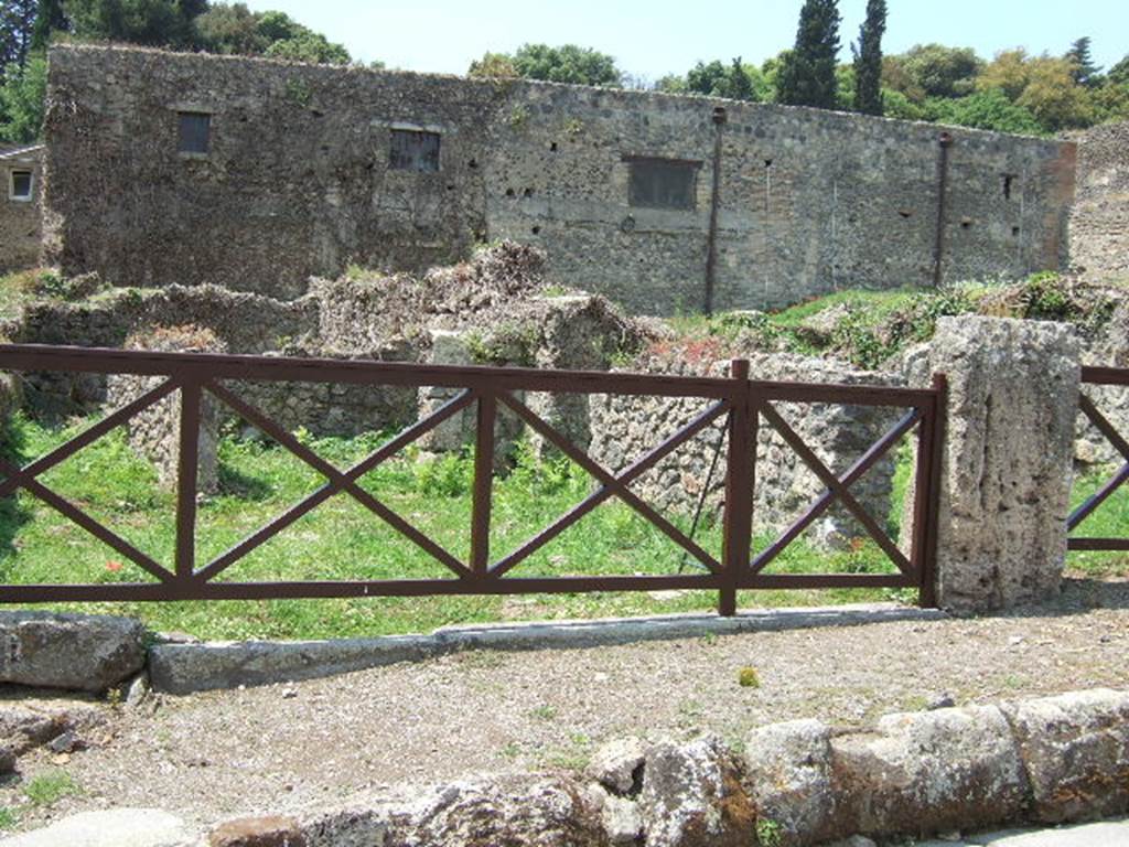 VIII.7.10 Pompeii. May 2006. Entrance, looking north-west.