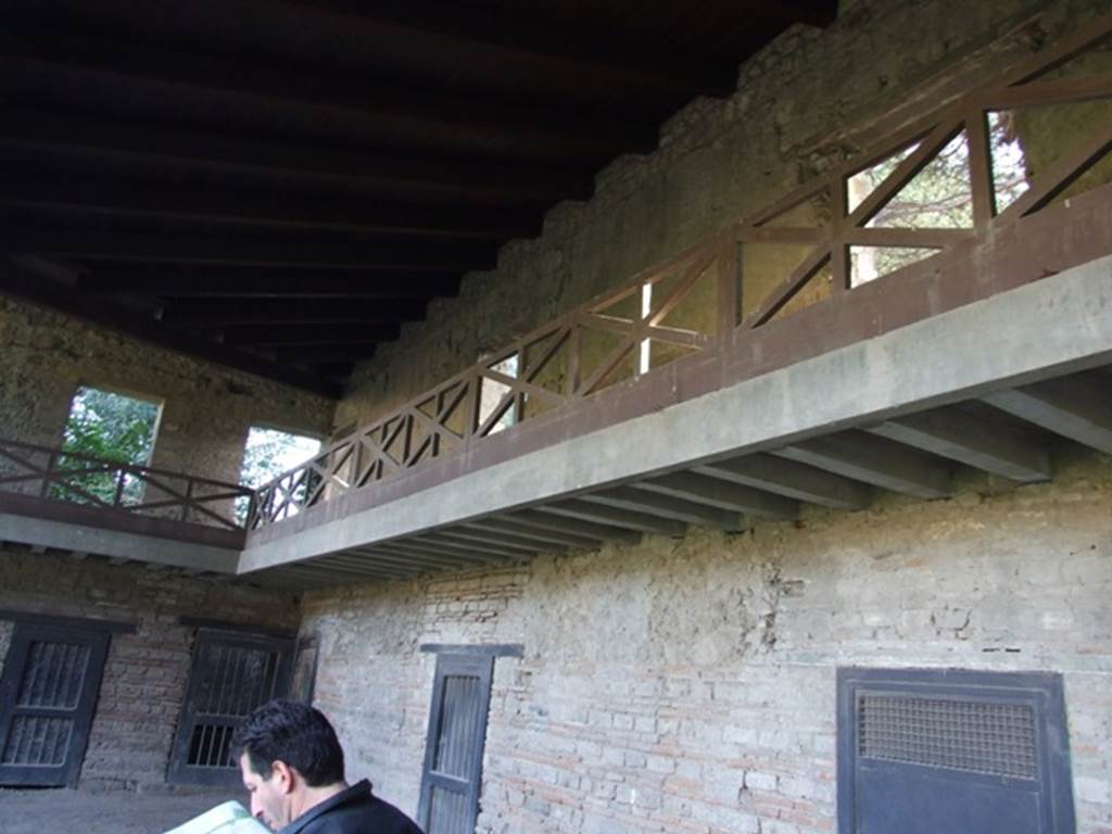 VIII.7.16 Pompeii.  December 2007. Looking east along south side showing upper storey rooms and gallery in south east corner.