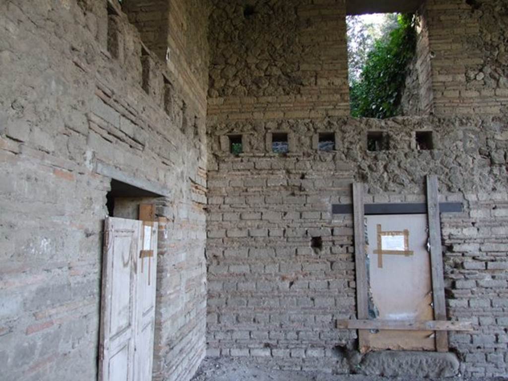 VIII.7.16 Pompeii.  December 2007. Rooms in south west corner.