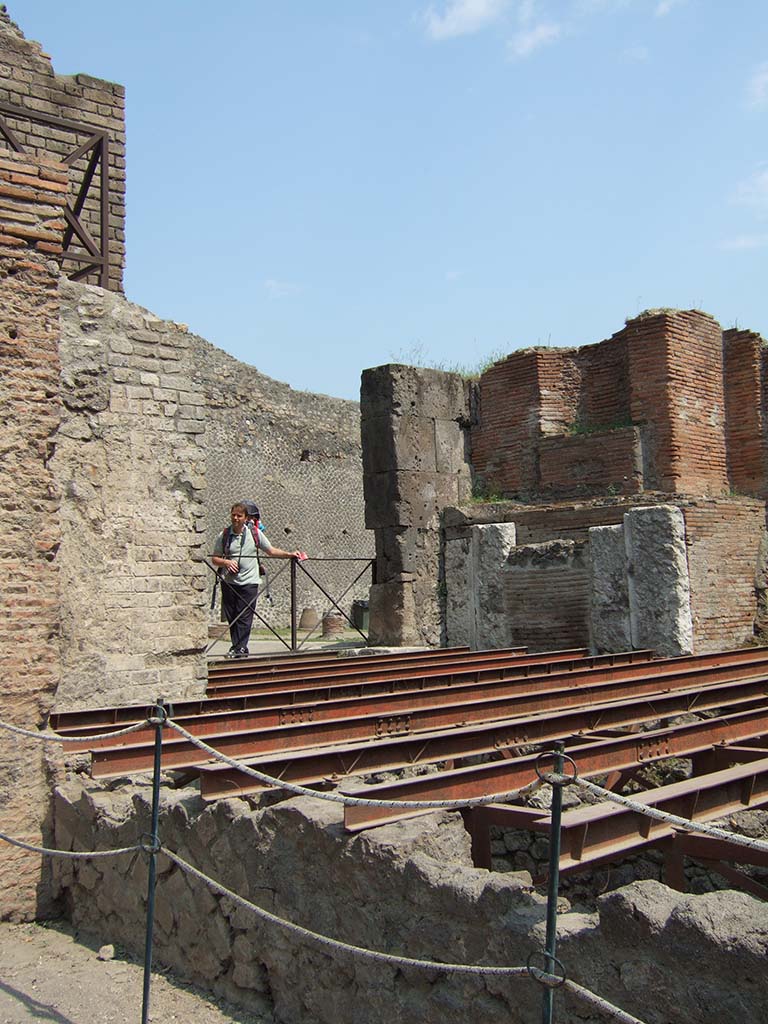 VIII.7.20 Pompeii. May 2006. Site of stage. 