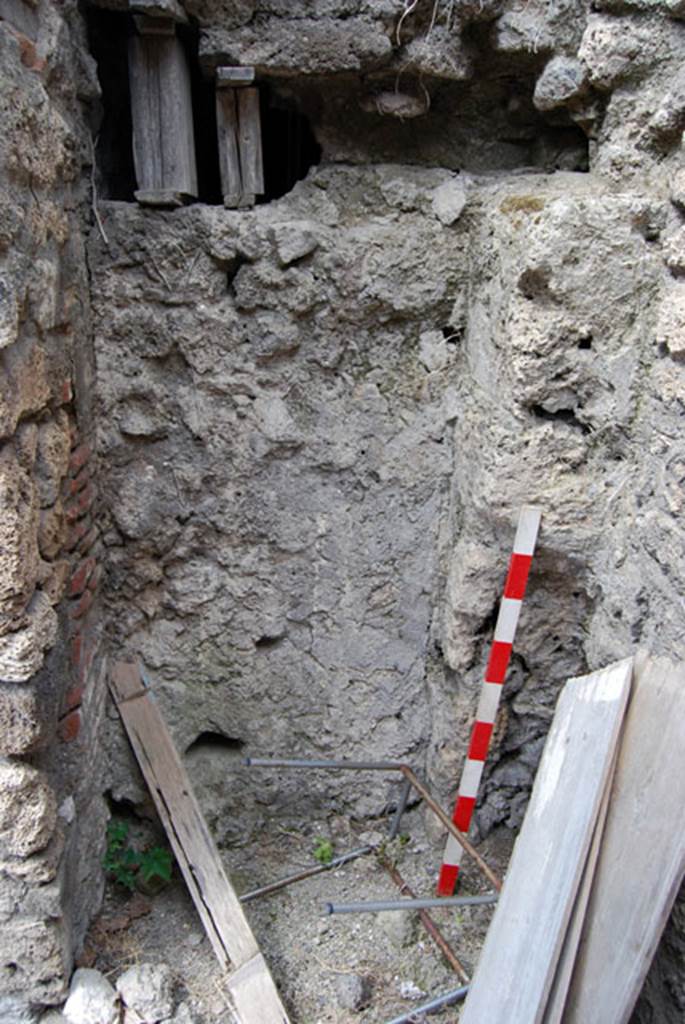 VIII.7.23 Pompeii. June 2009. West wall of small room. Photo courtesy of Sera Baker.