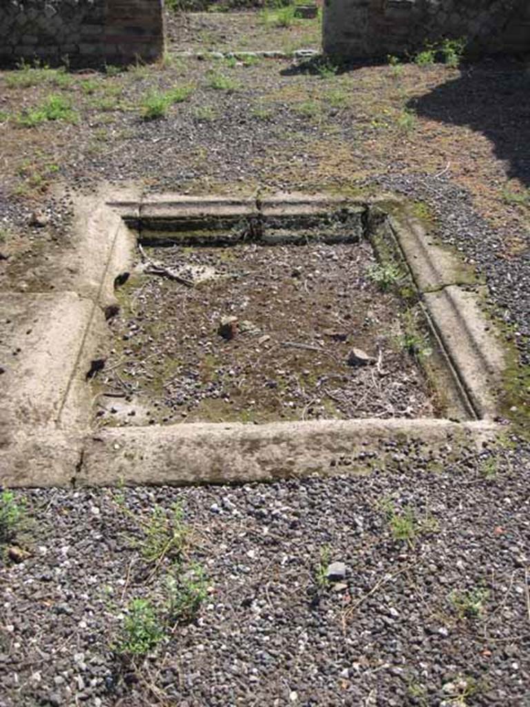 VIII.7.26 Pompeii. September 2010. Impluvium of atrium looking south.
Photo courtesy of Drew Baker.
