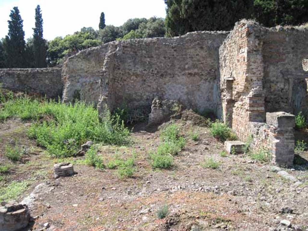 VIII.7.26 Pompeii. September 2010. Looking west across northern portico of garden area, looking along it west towards theatre.The doorway and window of the atrium, and the small doorway to the fourth cubicula can be seen on the right of the photo. Photo courtesy of Drew Baker.
