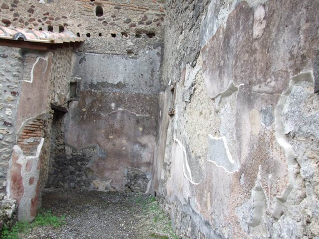 IX.1.12 Pompeii. December 2007.  Looking east along south portico of peristyle.