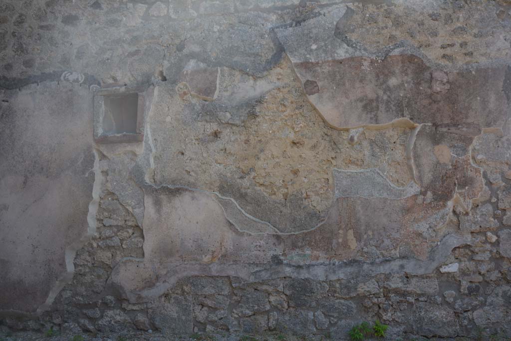 IX.1.12 Pompeii. July 2017. Niche on south wall of peristyle garden.
Foto Annette Haug, ERC Grant 681269 DÉCOR.

