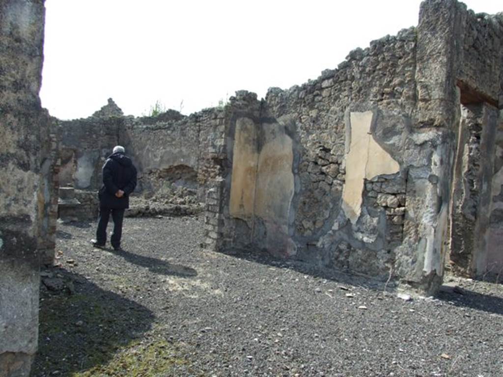 IX.2.18 Pompeii. March 2009. Room 5, tablinum, looking west to garden area.