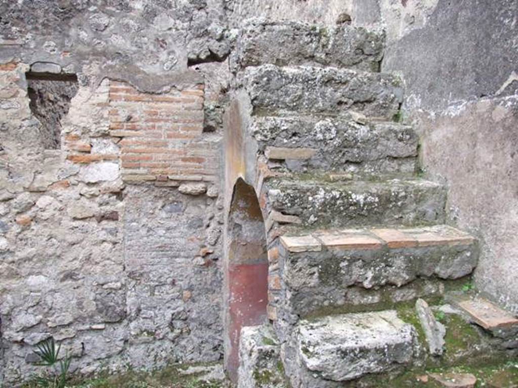 IX.3.20 Pompeii. December 2007. Room 8, staircase to upper floor in south-west corner of garden area.   According to Della Corte, he thought the proprietor of this building was probably Papirius Sabinus, as graffiti was found near the stairs: Hic domus Papiriu Sabinium (sic)    [CIL IV 5065]
See Della Corte, M., 1965.  Case ed Abitanti di Pompei. Napoli: Fausto Fiorentino. (p.193)
