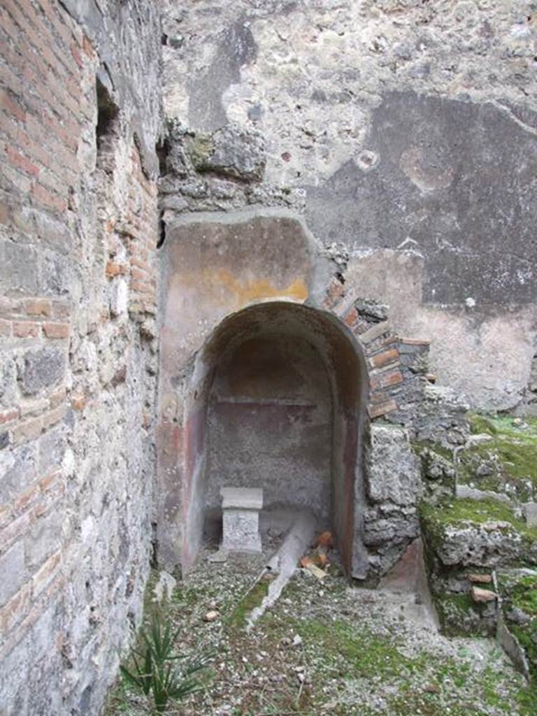 IX.3.20.  Bakery.  December 2007.  Room 8.  Garden area and staircase, with altar and water feature in arched recess.