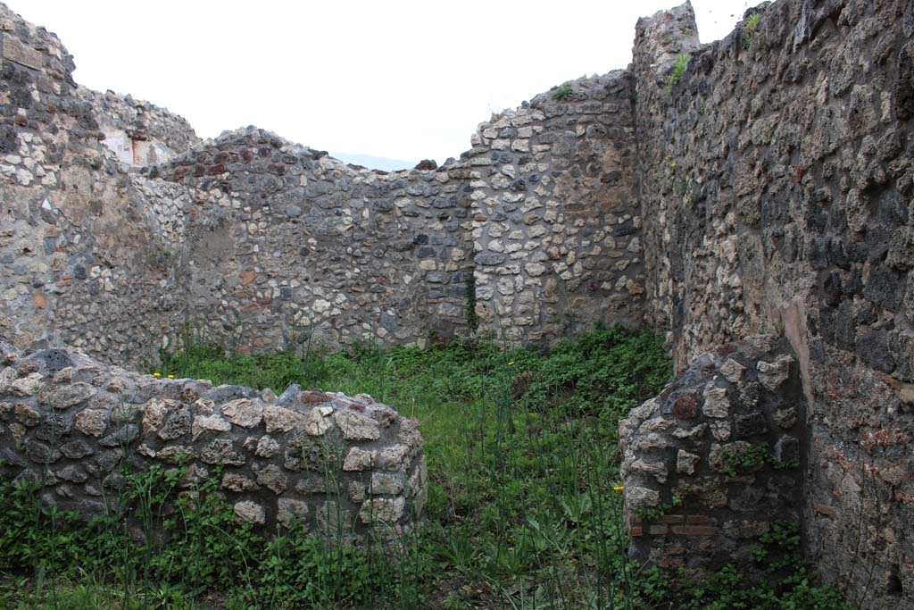 IX.5.4 Pompeii. March 2019. Room g, south wall with doorway into room h.
Foto Christian Beck, ERC Grant 681269 DÉCOR.
