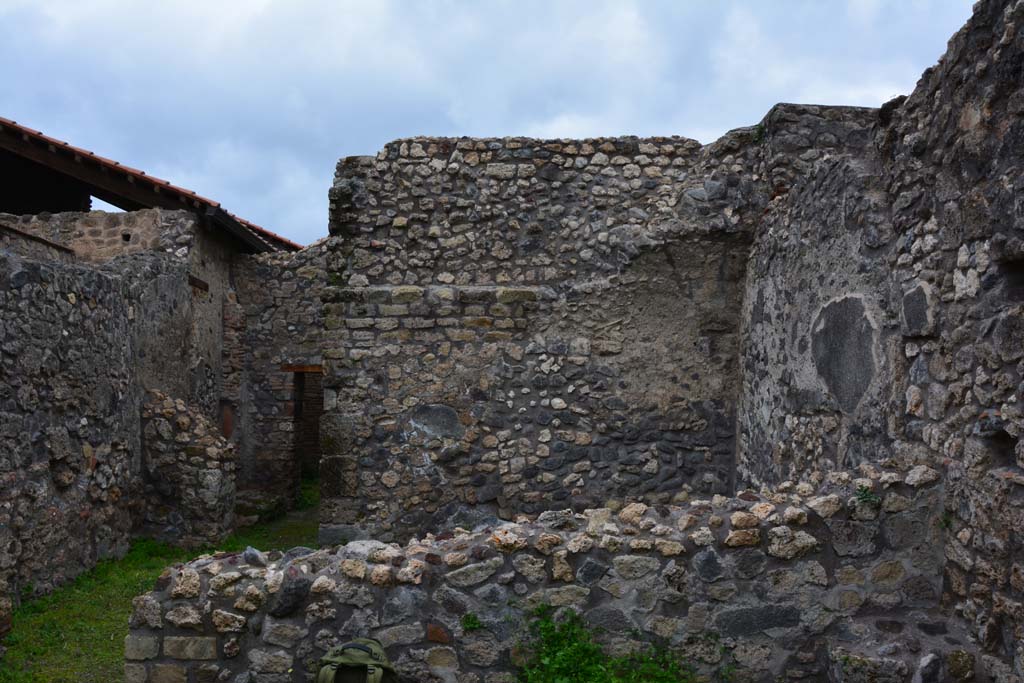 IX.5.4 Pompeii. March 2017. Room h, north wall, looking into room g.
Foto Christian Beck, ERC Grant 681269 DÉCOR.
