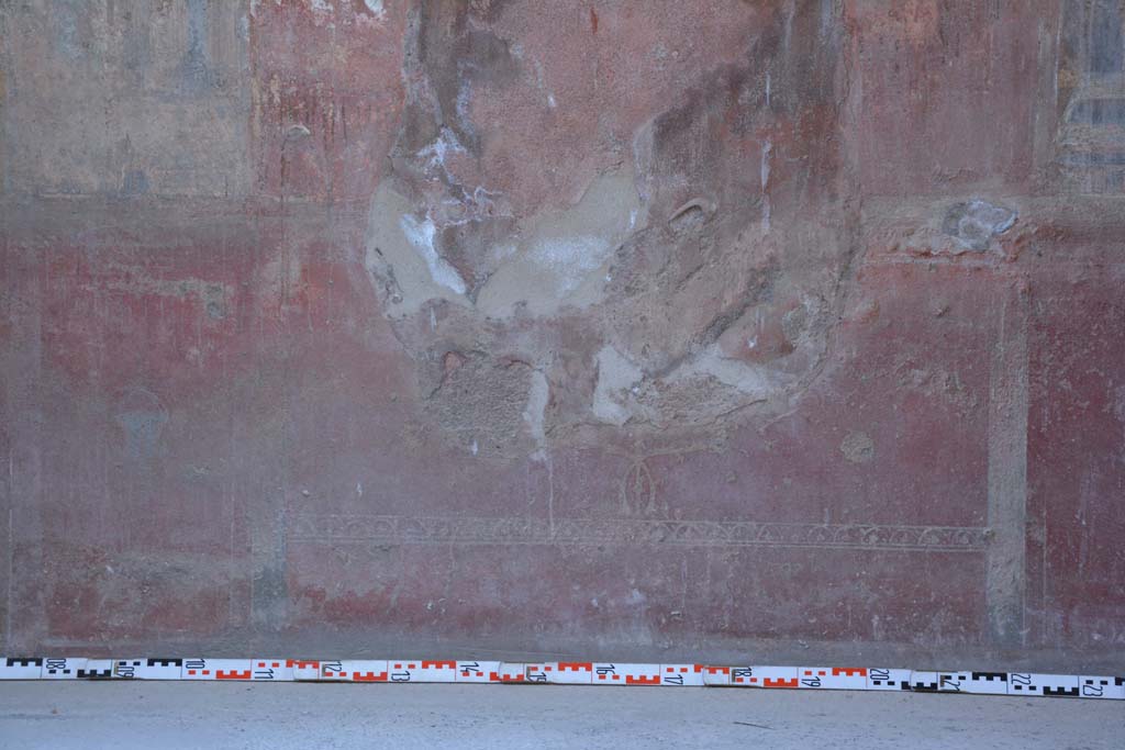 IX.5.6 Pompeii. May 2017. Room i, zoccolo below centre of east wall.      
Foto Christian Beck, ERC Grant 681269 DÉCOR.

