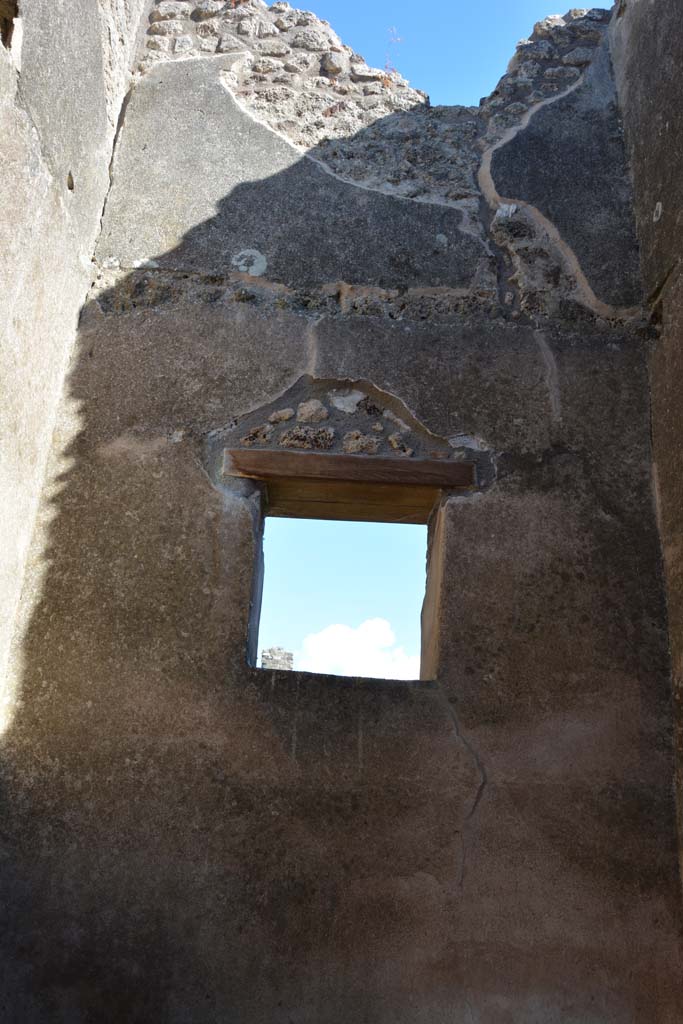 IX.5.6 Pompeii. May 2017. Room p, looking towards south wall with window.
Foto Christian Beck, ERC Grant 681269 DCOR.

