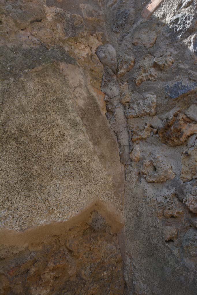 IX.5.6 Pompeii. May 2017. Room t, south wall at west end and south-west corner.
Foto Christian Beck, ERC Grant 681269 DCOR.
