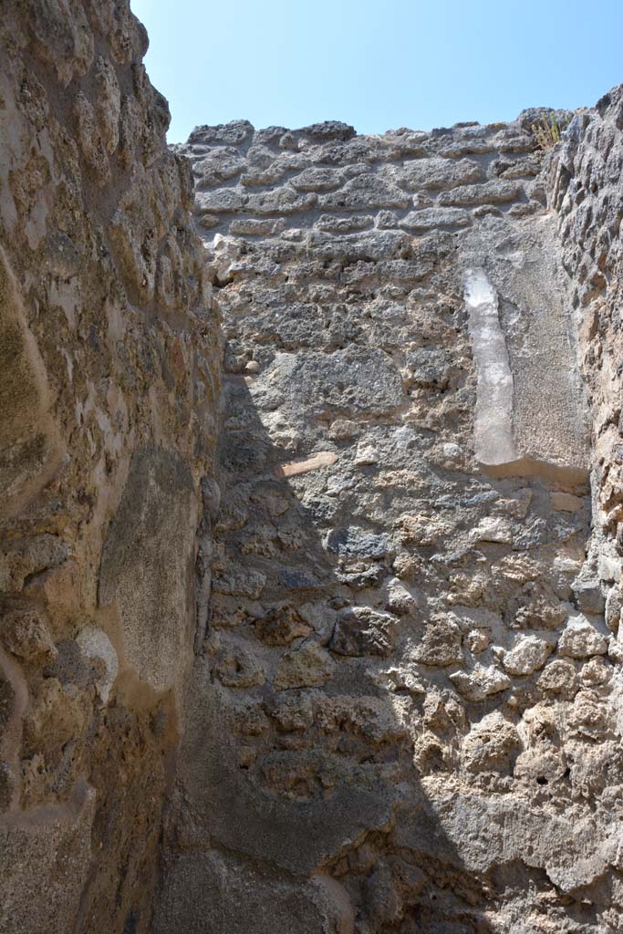 IX.5.6 Pompeii. May 2017. Room t, looking towards upper west wall.
Foto Christian Beck, ERC Grant 681269 DCOR.
