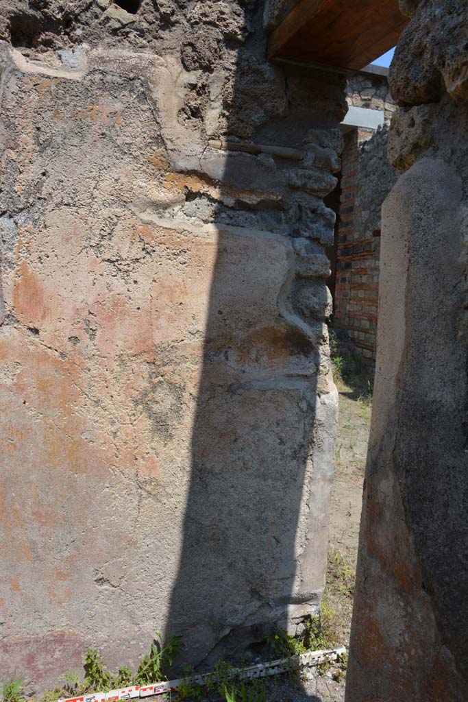 IX.5.6 Pompeii. May 2017. Room s, looking towards north wall at east end, and doorway.
Foto Christian Beck, ERC Grant 681269 DCOR.
