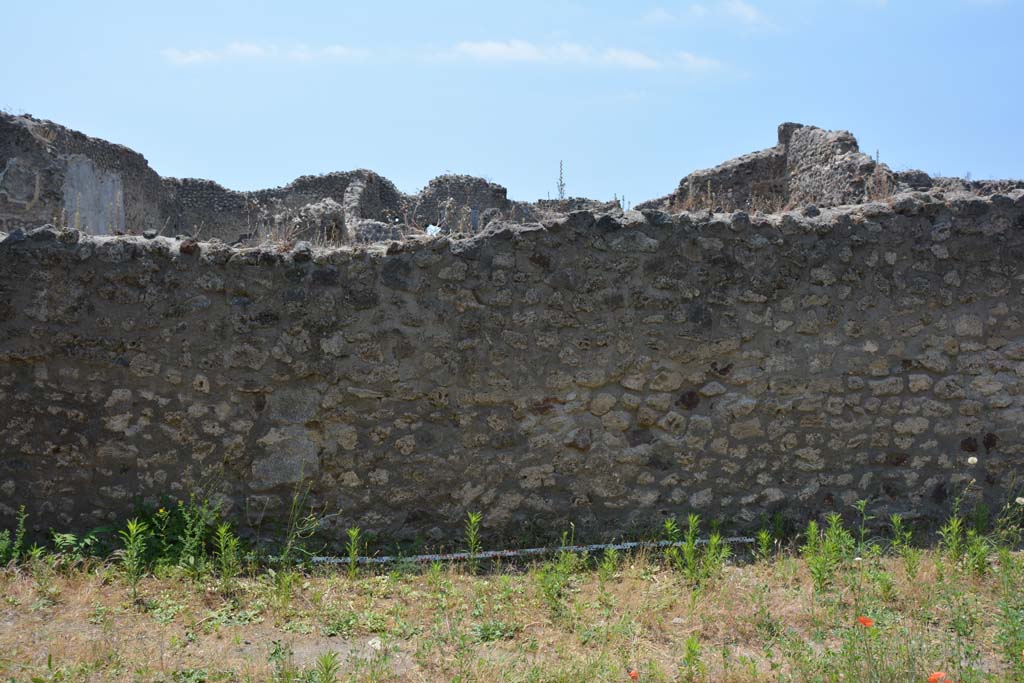 IX.5.6 Pompeii. May 2017. 
Room u, looking towards continuation of west wall northwards from south-west corner of garden area. 
Foto Christian Beck, ERC Grant 681269 DÉCOR.

