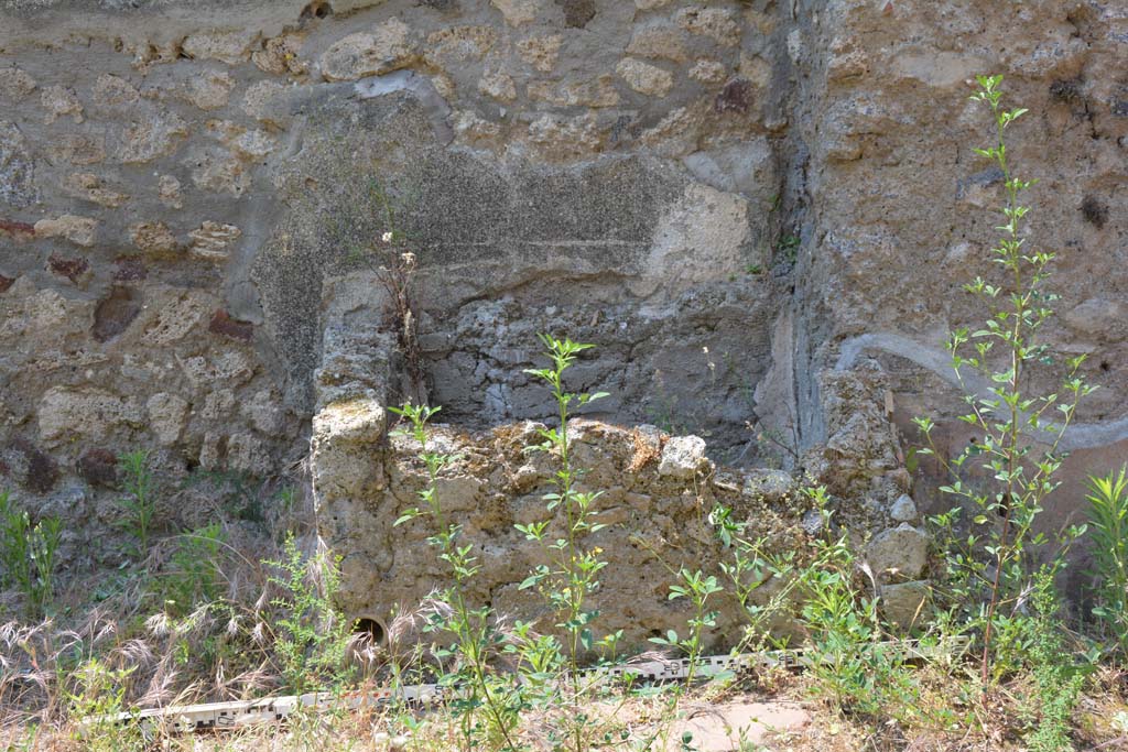 IX.5.6 Pompeii. May 2017. Room u, looking west to masonry basin against west wall of garden area.   
Foto Christian Beck, ERC Grant 681269 DÉCOR.
