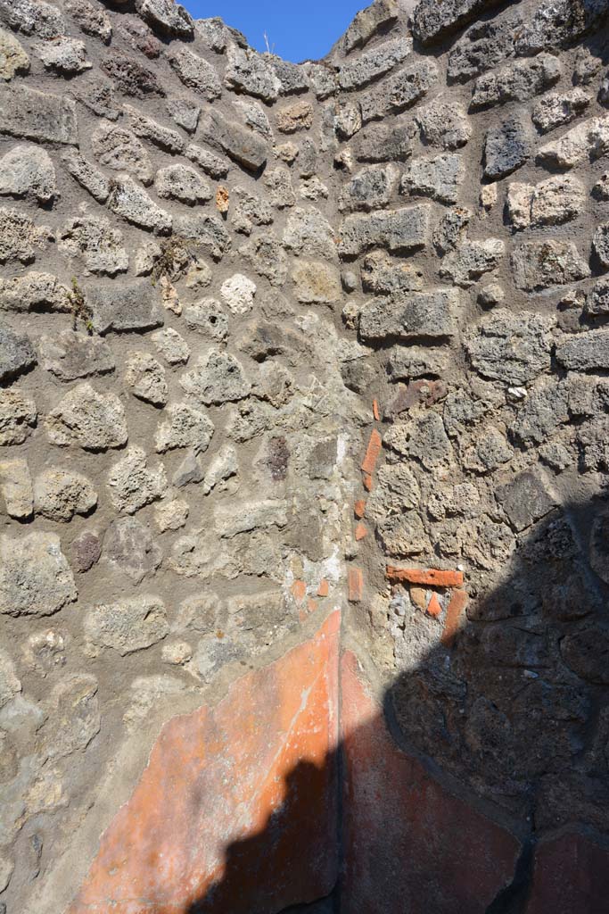 IX.5.6 Pompeii. May 2017. Room f, upper south-east corner.
Foto Christian Beck, ERC Grant 681269 DCOR.
