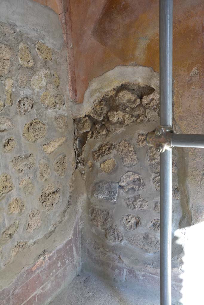 IX.5.6 Pompeii. May 2017. Room g, south-east corner. 
Foto Christian Beck, ERC Grant 681269 DCOR.

