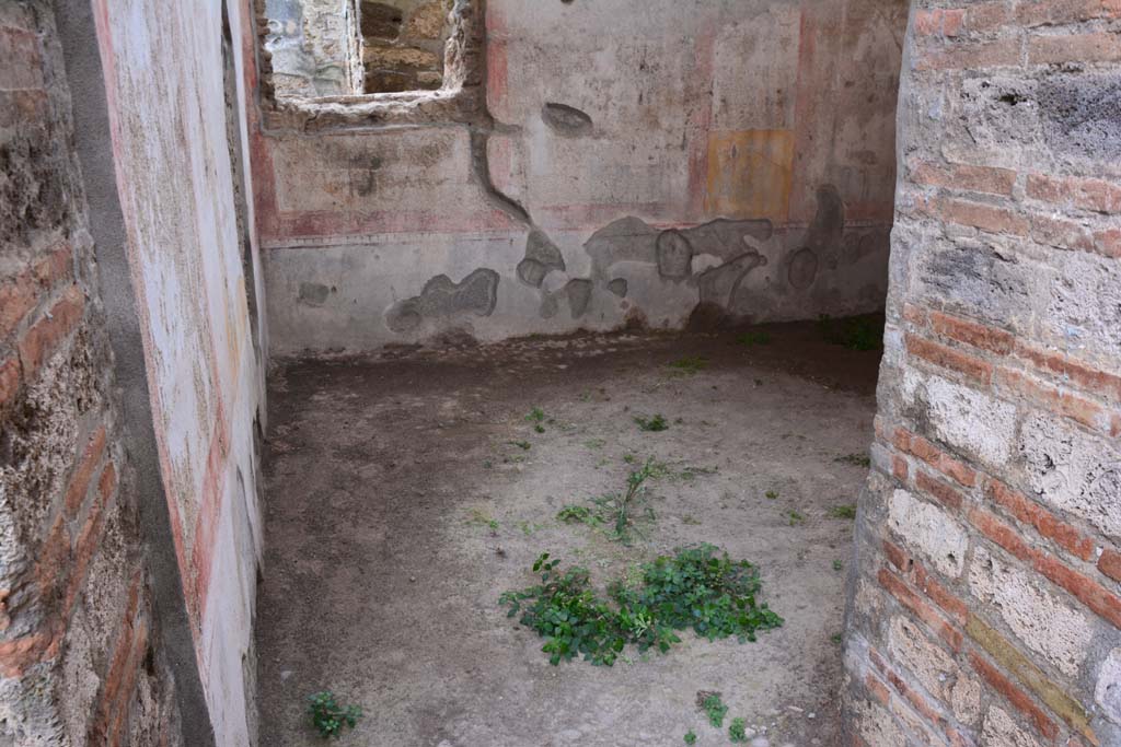 IX.5.11 Pompeii. March 2017. Room k, looking south through doorway from atrium b.
Foto Christian Beck, ERC Grant 681269 DCOR.

