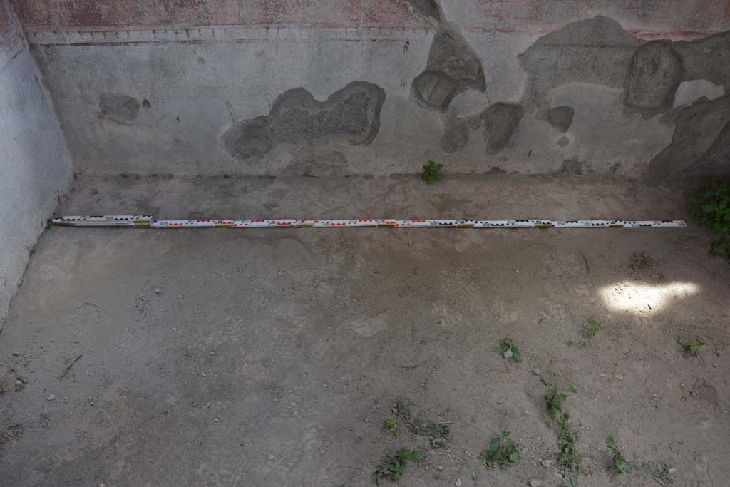 IX.5.11 Pompeii. May 2017. Room k, flooring near south-east corner and south wall.
Foto Christian Beck, ERC Grant 681269 DCOR.
