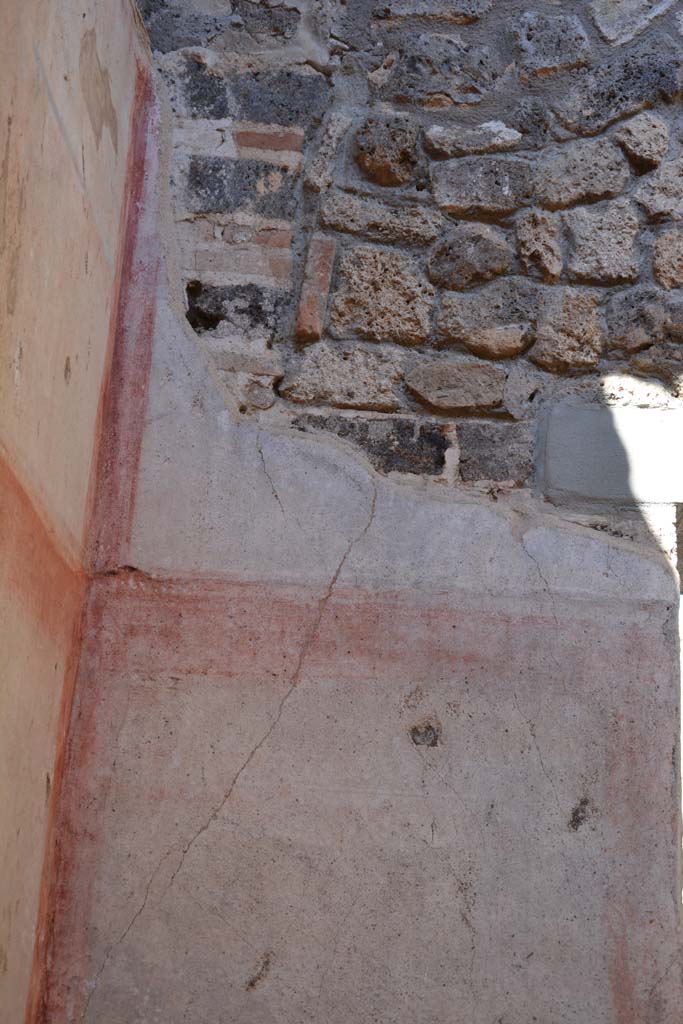 IX.5.11 Pompeii. May 2017. Room f, upper east wall in north-east corner.
Foto Christian Beck, ERC Grant 681269 DCOR.
