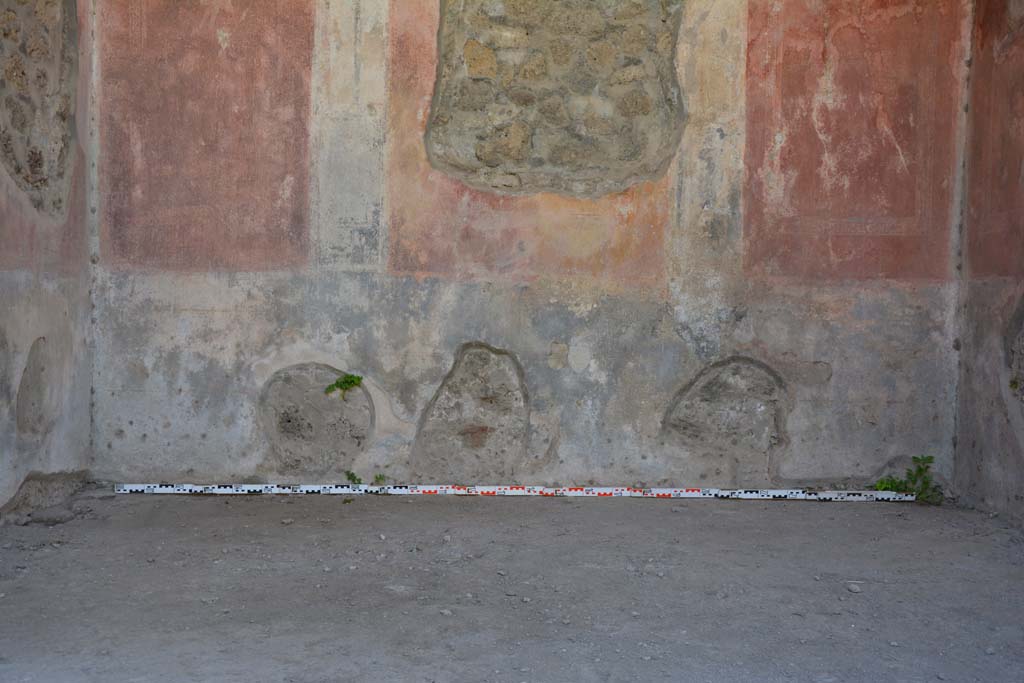 IX.5.11 Pompeii. May 2017. Room e, lower west wall. 
Foto Christian Beck, ERC Grant 681269 DCOR.
