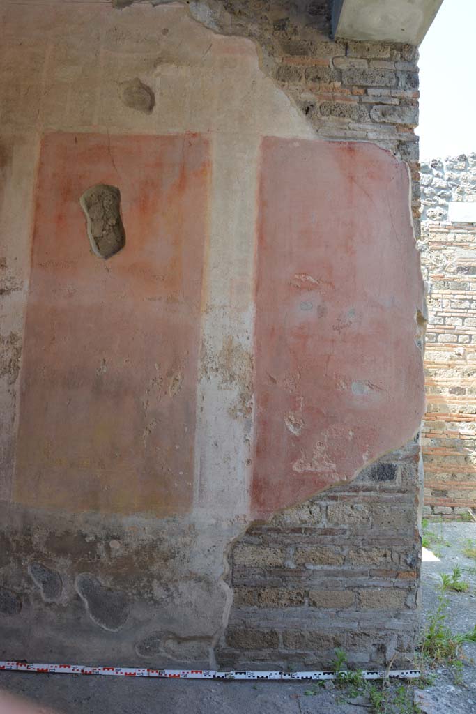 IX.5.11 Pompeii. May 2017. Room e, looking towards north wall at east end. 
Foto Christian Beck, ERC Grant 681269 DCOR.


