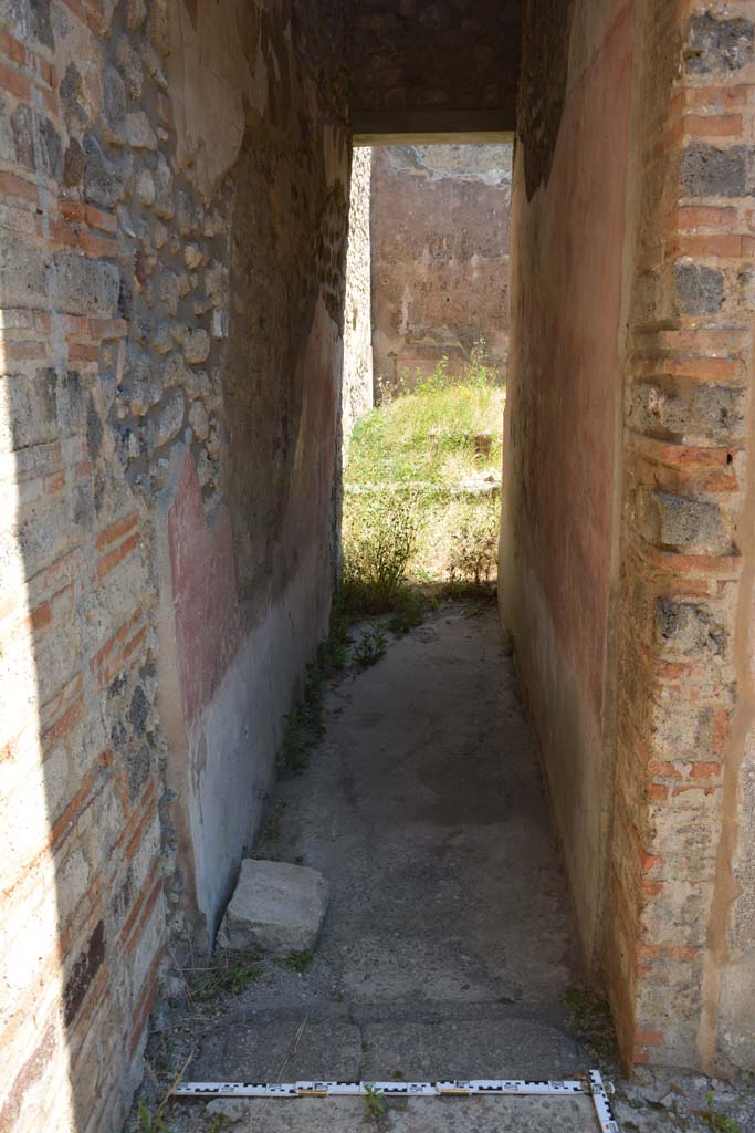 IX.5.11 Pompeii. May 2017. Room m, looking south from atrium towards peristyle area.
Foto Christian Beck, ERC Grant 681269 DCOR.
