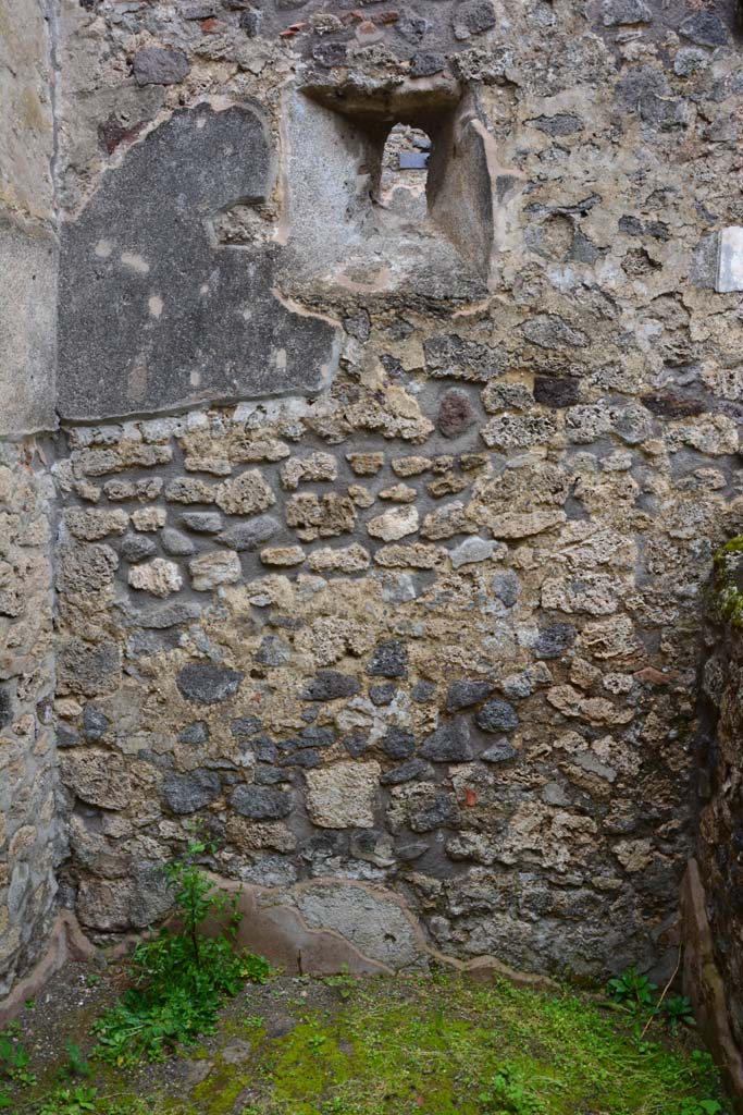 IX.5.11 Pompeii. March 2017. Room s, east wall with window overlooking vicolo. 
Foto Christian Beck, ERC Grant 681269 DÉCOR.

