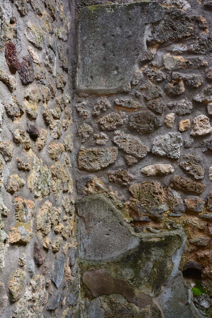 IX.5.11 Pompeii. March 2017. Room o, south wall in south-east corner.
Foto Christian Beck, ERC Grant 681269 DCOR.
