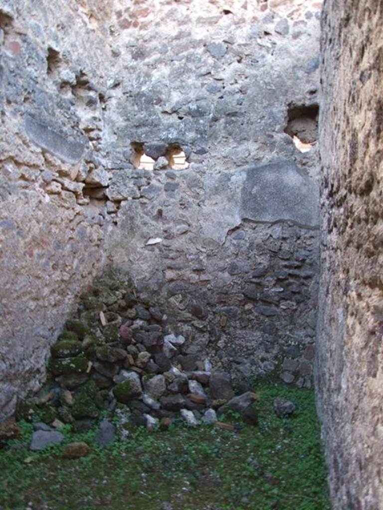 IX.5.11 Pompeii. December 2007. Room 19, cubiculum, looking west.