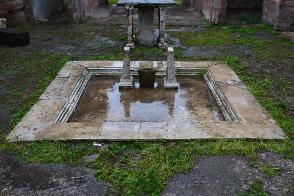 IX.5.11 Pompeii. March 2017. Atrium b, looking south across impluvium.   
Foto Christian Beck, ERC Grant 681269 DÉCOR.
