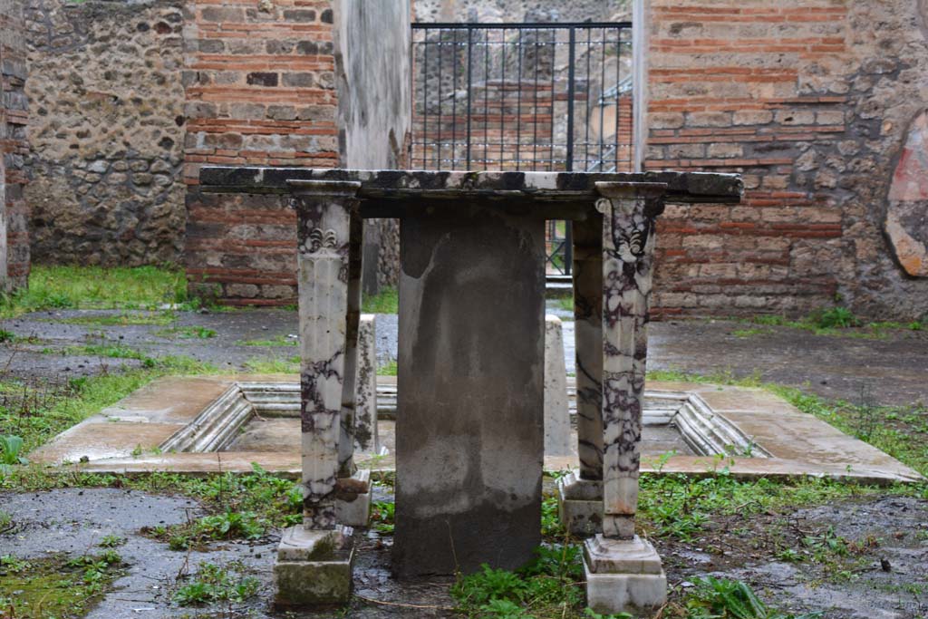 IX.5.11 Pompeii. March 2017. Atrium b, looking north from rear of impluvium. 
Foto Christian Beck, ERC Grant 681269 DÉCOR.
