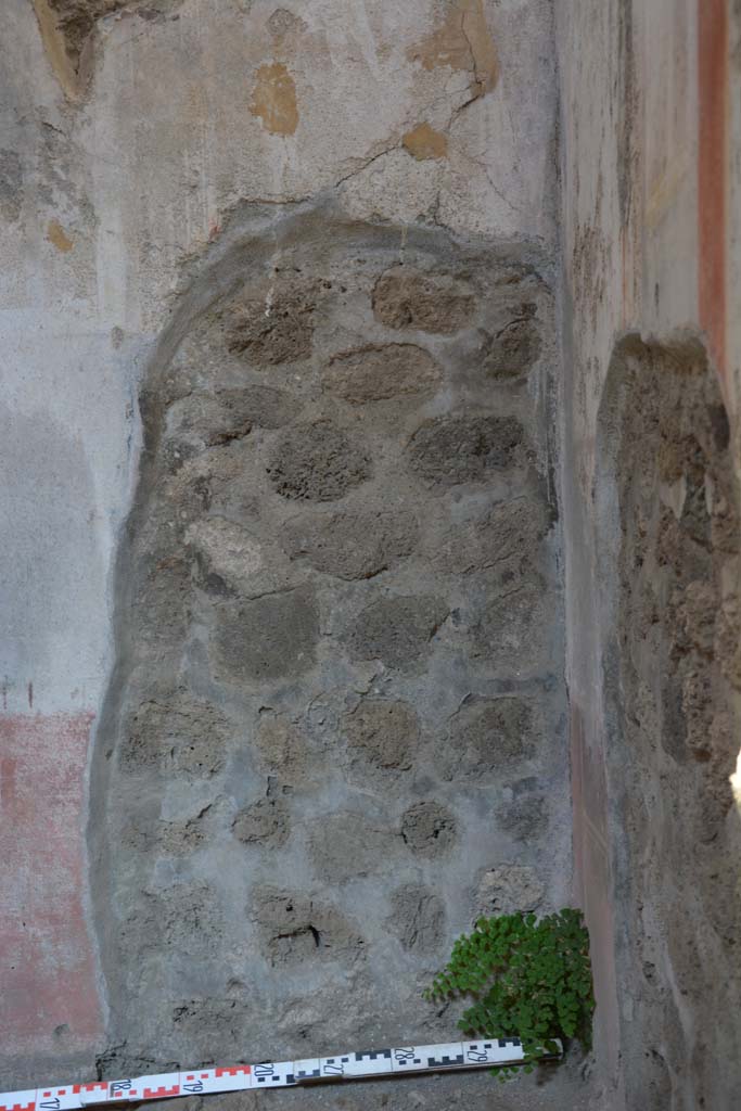 IX.5.11 Pompeii. May 2017. 
Room g, lower east wall at south end, hole made by the ancient searchers. 
Foto Christian Beck, ERC Grant 681269 DCOR.
