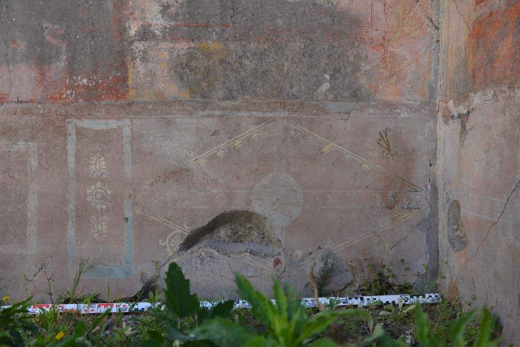 IX.5.14 Pompeii. May 2017. Room f, zoccolo on east wall at south end. 
Foto Christian Beck, ERC Grant 681269 DCOR.
