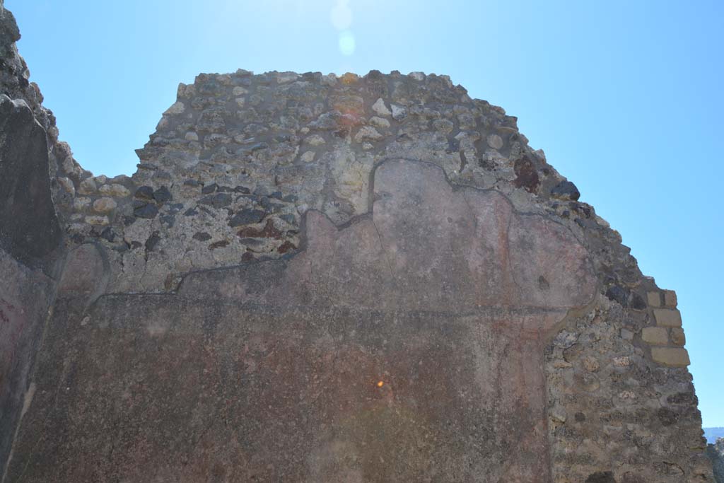 IX.5.14 Pompeii. May 2017. Room f, upper south wall at east end.
Foto Christian Beck, ERC Grant 681269 DCOR.

