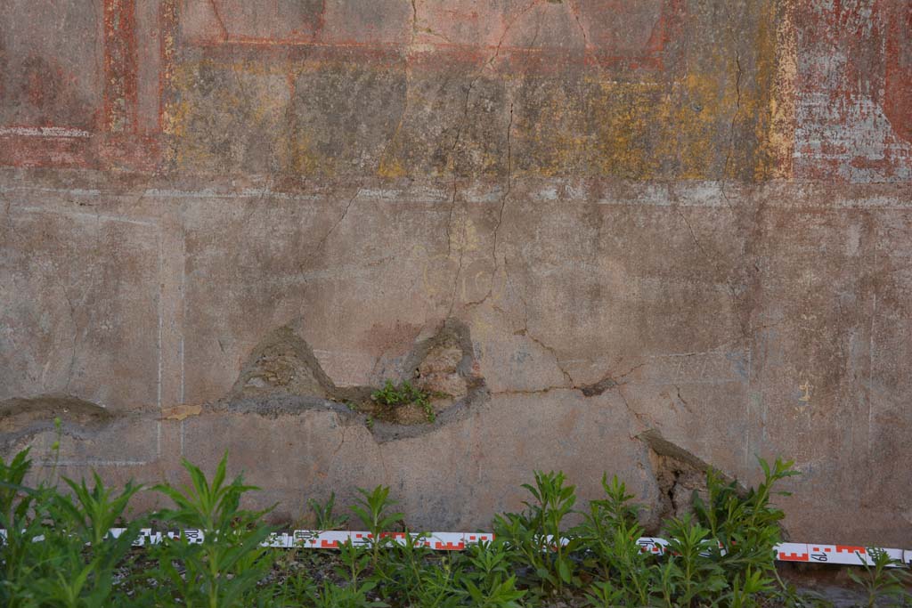 IX.5.14 Pompeii. May 2017. Room f, zoccolo on south wall.
Foto Christian Beck, ERC Grant 681269 DCOR.

