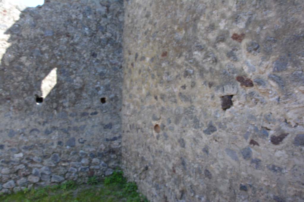 IX.5.16 Pompeii. March 2017. Room b, looking towards south-east corner.     
Foto Christian Beck, ERC Grant 681269 DCOR.
