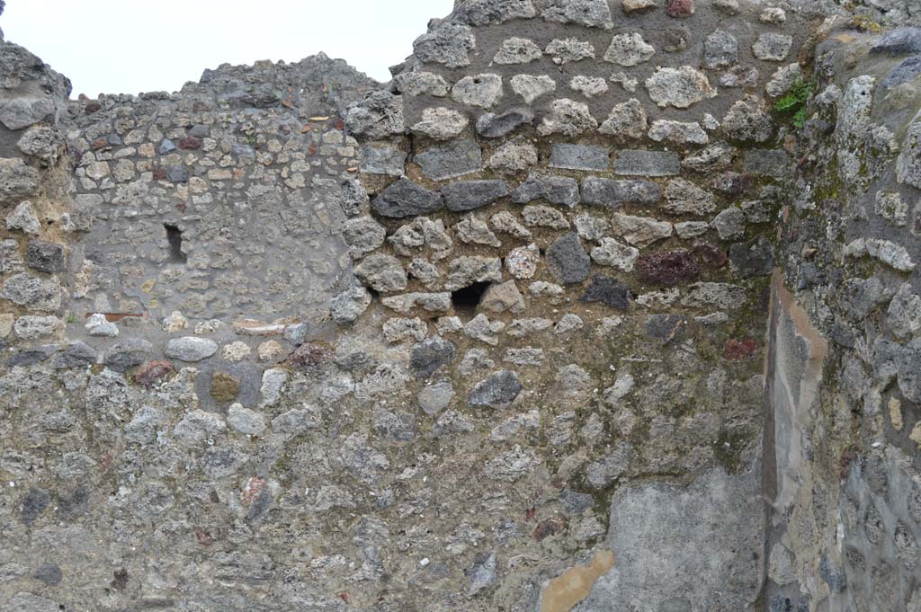 IX.5.16 Pompeii. March 2018. Looking towards upper east wall in ala c, in south-east corner.
Foto Taylor Lauritsen, ERC Grant 681269 DCOR
