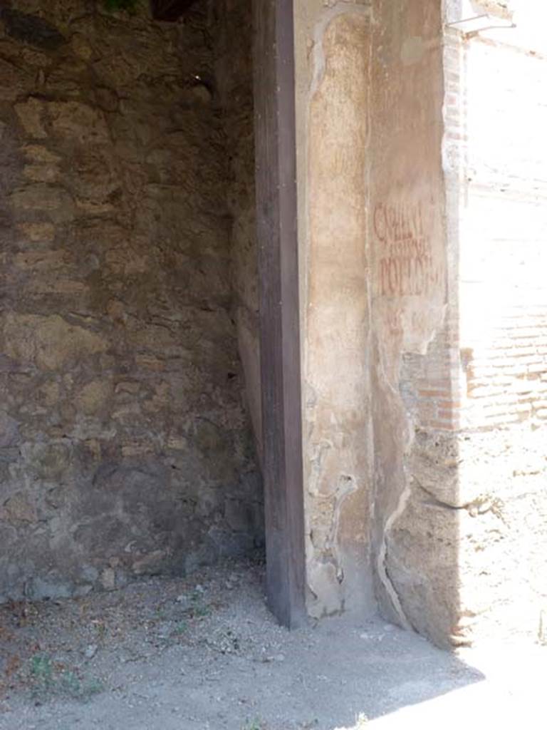 IX.7.5 Pompeii. June 2012. Graffiti outside workshop of Verecundus. Photo courtesy of Michael Binns.
