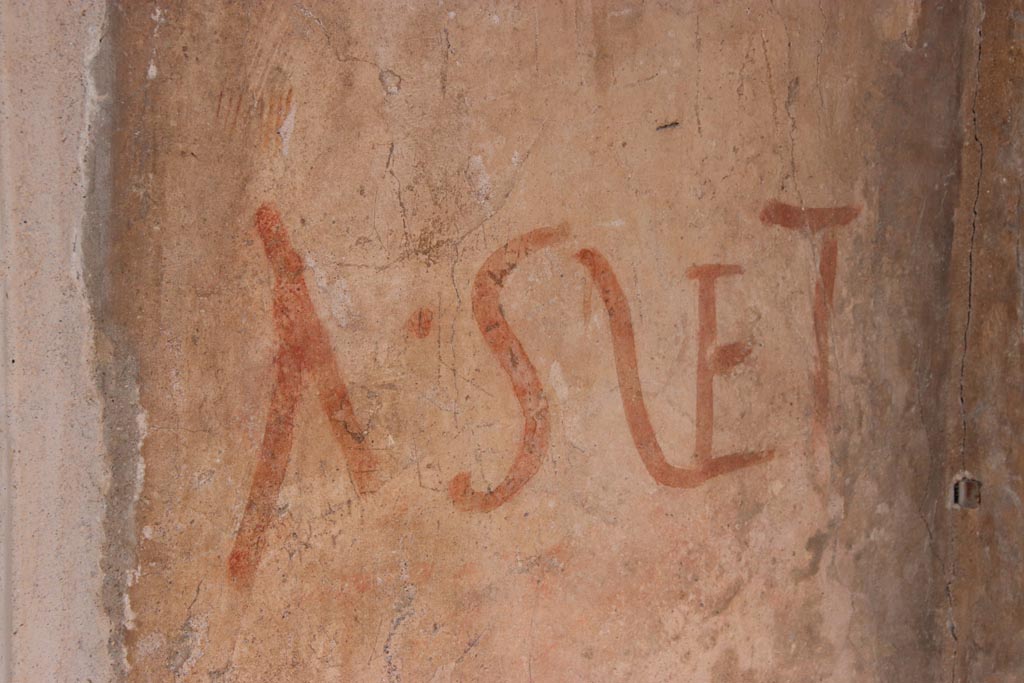 IX.7.5 Pompeii. October 2023. Graffiti on north wall at east (right) side of doorway. Photo courtesy of Klaus Heese.