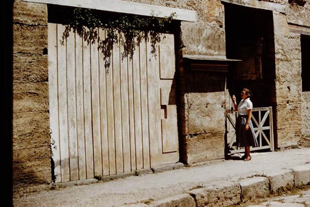 IX.7.10 Pompeii. 1959. Plaster-cast of doors, with graffiti on its eastern side being studied by Wilhelmina Jashemski. Photo by Stanley A. Jashemski.
Source: The Wilhelmina and Stanley A. Jashemski archive in the University of Maryland Library, Special Collections (See collection page) and made available under the Creative Commons Attribution-Non Commercial License v.4. See Licence and use details.
J59f0554
