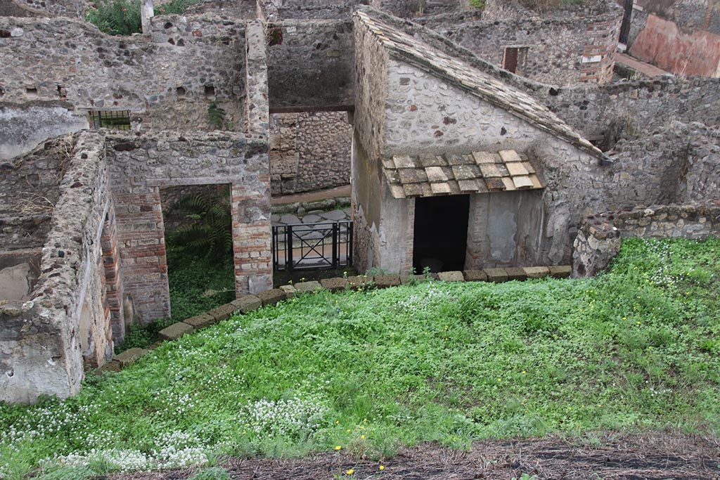 IX.7.16 Pompeii. October 2024. 
Looking west across atrium 2, towards doorway to triclinium “b”, entrance corridor 1, and room “a”. Photo courtesy of Klaus Heese.
